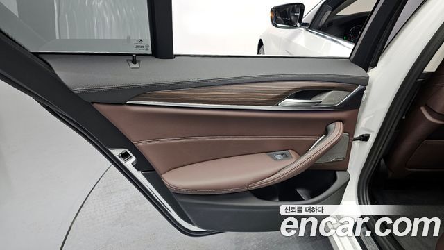 BMW 5-Series 530i Luxury