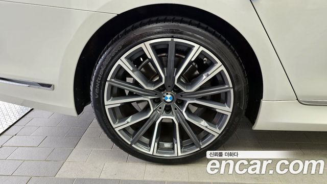 BMW 7-Series 740Li xDrive M Sport Package