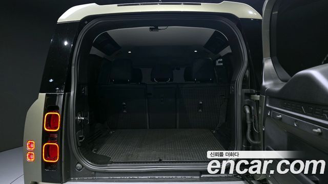 Land Rover Defender 110 D240 S
