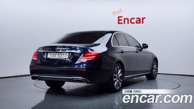 Mercedes-Benz E-Class E300 4MATIC Avnatgarde