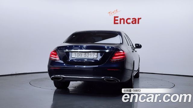Mercedes-Benz E-Class E300 4MATIC Avnatgarde