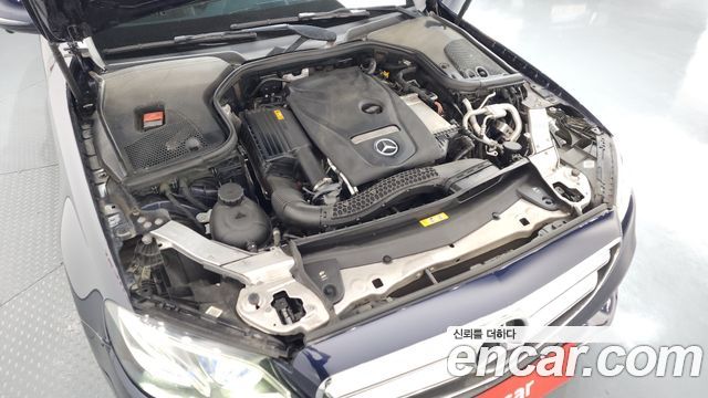 Mercedes-Benz E-Class E300 4MATIC Avnatgarde