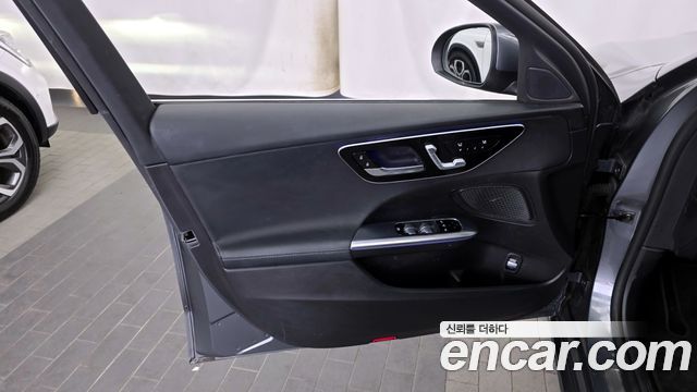Mercedes-Benz C-Class C200 4MATIC Avantgarde