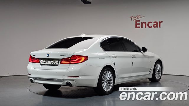 BMW 5-Series 530i xDrive Luxury Plus