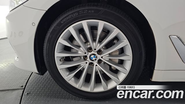 BMW 5-Series 530i xDrive Luxury Plus