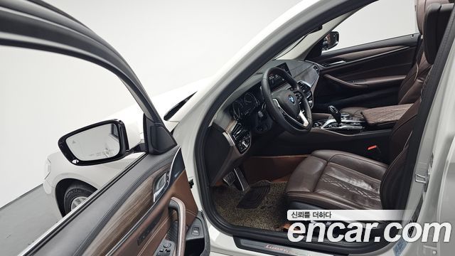 BMW 5-Series 530i xDrive Luxury Plus