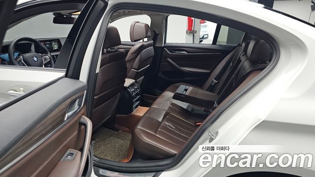 BMW 5-Series 530i xDrive Luxury Plus