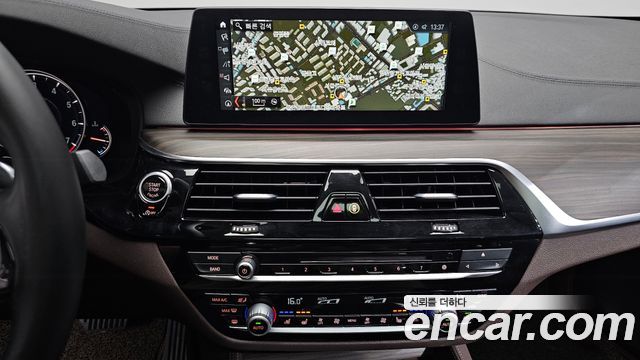 BMW 5-Series 530i xDrive Luxury Plus