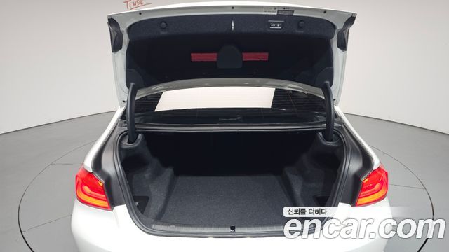 BMW 5-Series 530i xDrive Luxury Plus