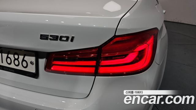 BMW 5-Series 530i xDrive Luxury Plus