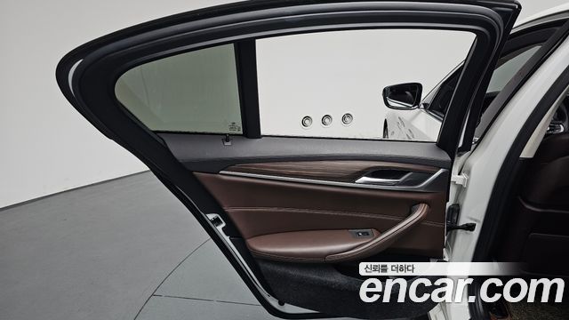 BMW 5-Series 530i xDrive Luxury Plus