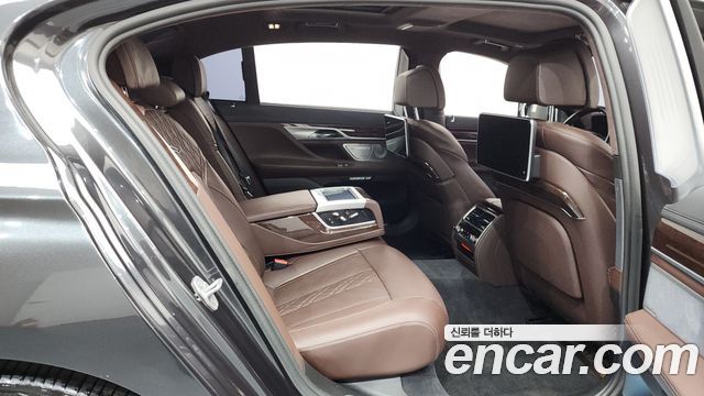 BMW 7-Series 750Li xDrive