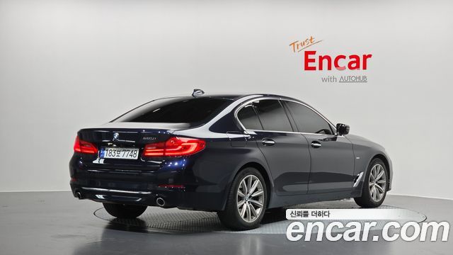 BMW 5-Series 520i Luxury