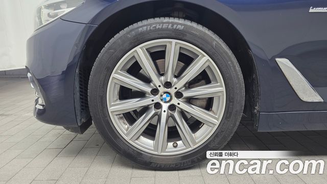 BMW 5-Series 520i Luxury