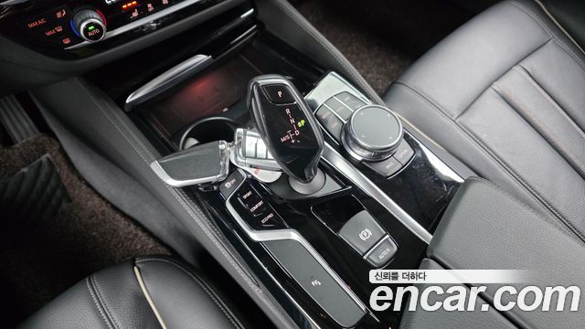 BMW 5-Series 520i Luxury