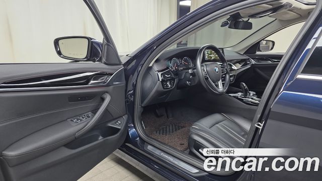 BMW 5-Series 520i Luxury