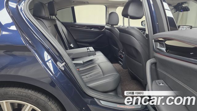 BMW 5-Series 520i Luxury