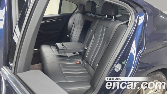 BMW 5-Series 520i Luxury