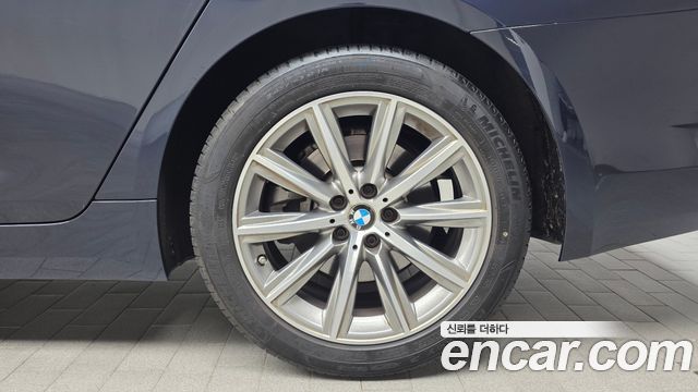 BMW 5-Series 520i Luxury