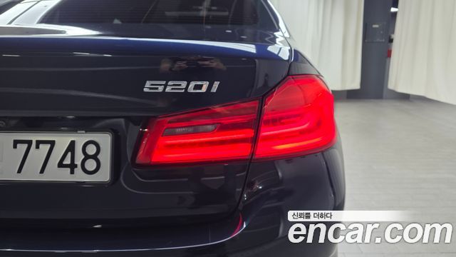 BMW 5-Series 520i Luxury