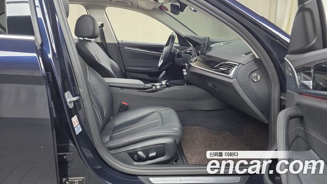 BMW 5-Series 520i Luxury