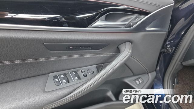 BMW 5-Series 520i Luxury