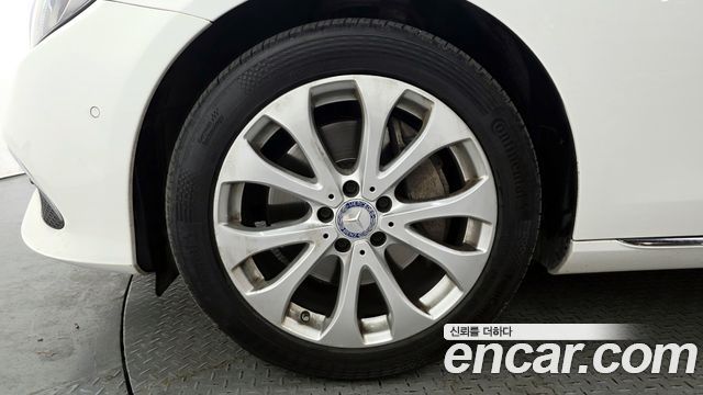 Mercedes-Benz E-Class E300 Exclusive