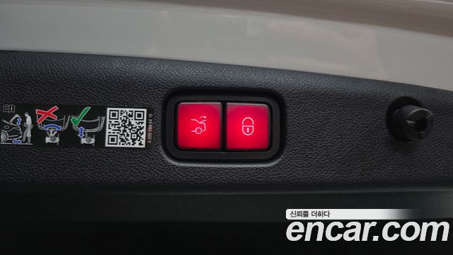 Mercedes-Benz E-Class E200 AMG Line