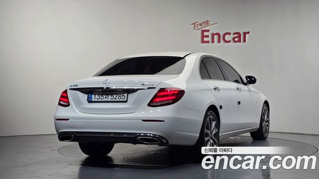 Mercedes-Benz E-Class E300 4MATIC Avnatgarde