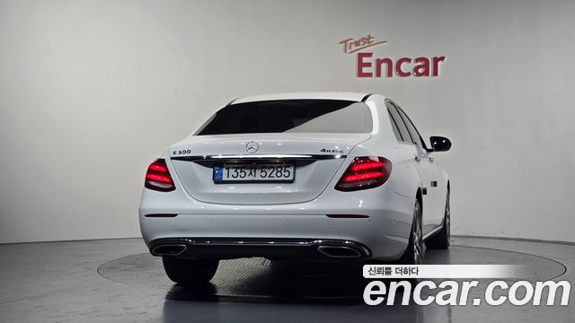 Mercedes-Benz E-Class E300 4MATIC Avnatgarde