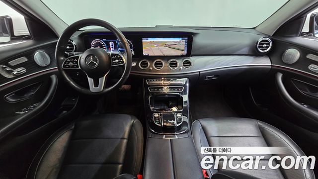 Mercedes-Benz E-Class E300 4MATIC Avnatgarde