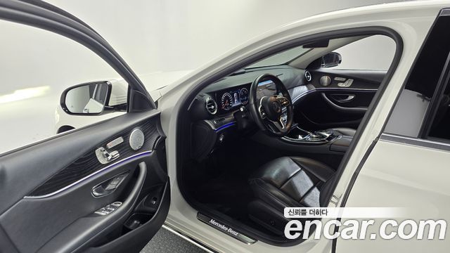 Mercedes-Benz E-Class E300 4MATIC Avnatgarde