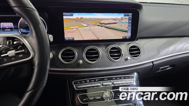 Mercedes-Benz E-Class E300 4MATIC Avnatgarde