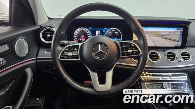 Mercedes-Benz E-Class E300 4MATIC Avnatgarde