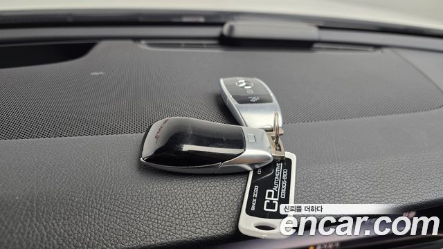 Mercedes-Benz E-Class E300 4MATIC Avnatgarde