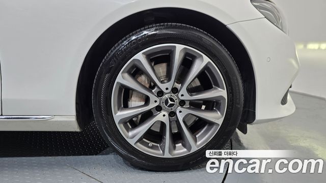 Mercedes-Benz E-Class E300 4MATIC Avnatgarde