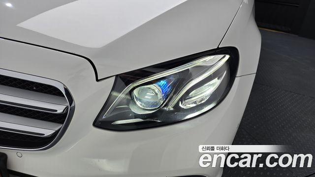Mercedes-Benz E-Class E300 4MATIC Avnatgarde