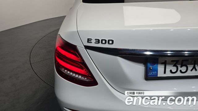 Mercedes-Benz E-Class E300 4MATIC Avnatgarde