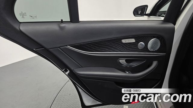 Mercedes-Benz E-Class E300 4MATIC Avnatgarde