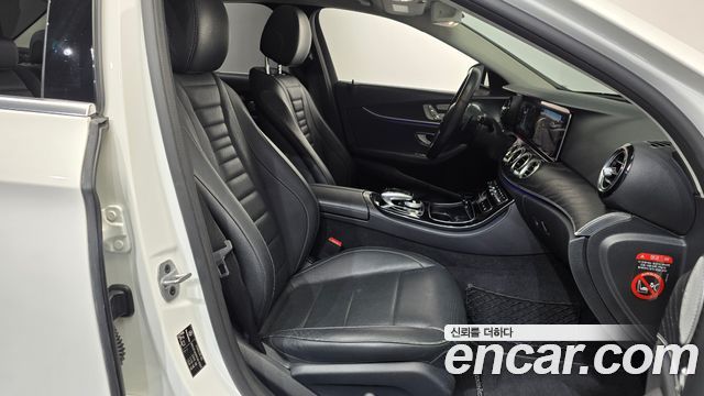 Mercedes-Benz E-Class E300 4MATIC Avnatgarde