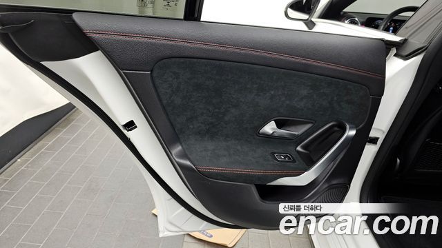 Mercedes-Benz CLA-Class CLA250 4MATIC