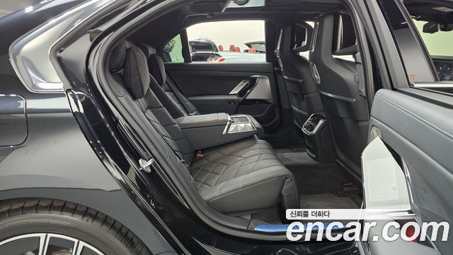 BMW 7-Series 740i xDrive M Sport