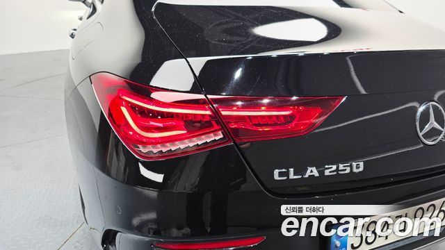 Mercedes-Benz CLA-Class CLA250 4MATIC