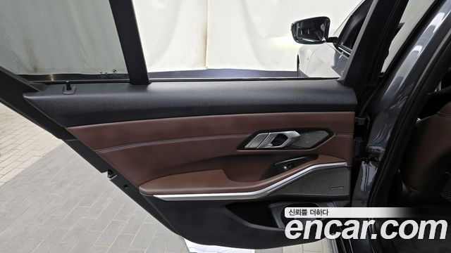 BMW 3-Series 330i xDrive M Sport