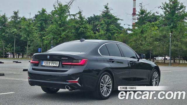 BMW 3-Series 320i Luxury