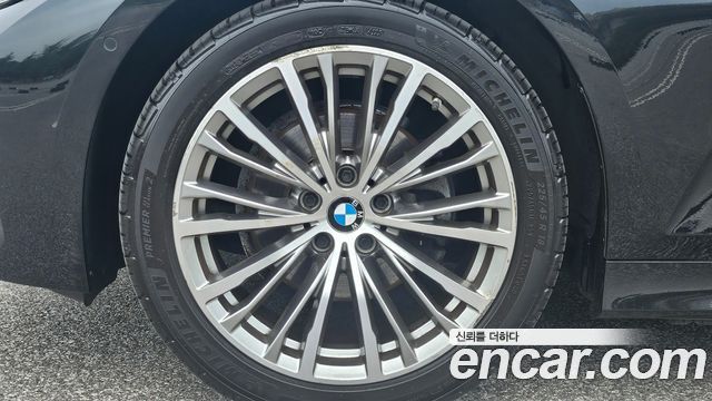 BMW 3-Series 320i Luxury