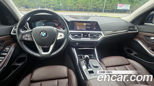 BMW 3-Series 320i Luxury