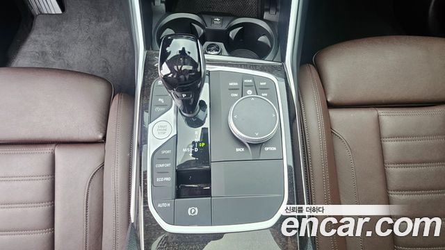 BMW 3-Series 320i Luxury