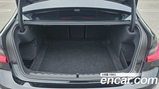 BMW 3-Series 320i Luxury