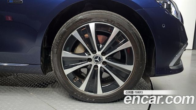 Mercedes-Benz E-Class E300e 4MATIC Exclusive